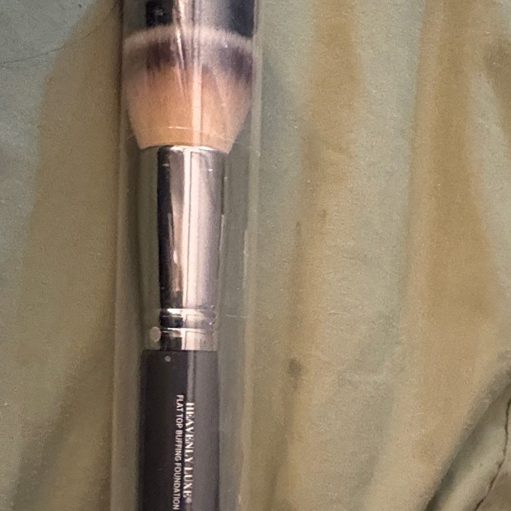 Black Makeup Brush no 6 - heavenly luxe flat top buffing foundation
